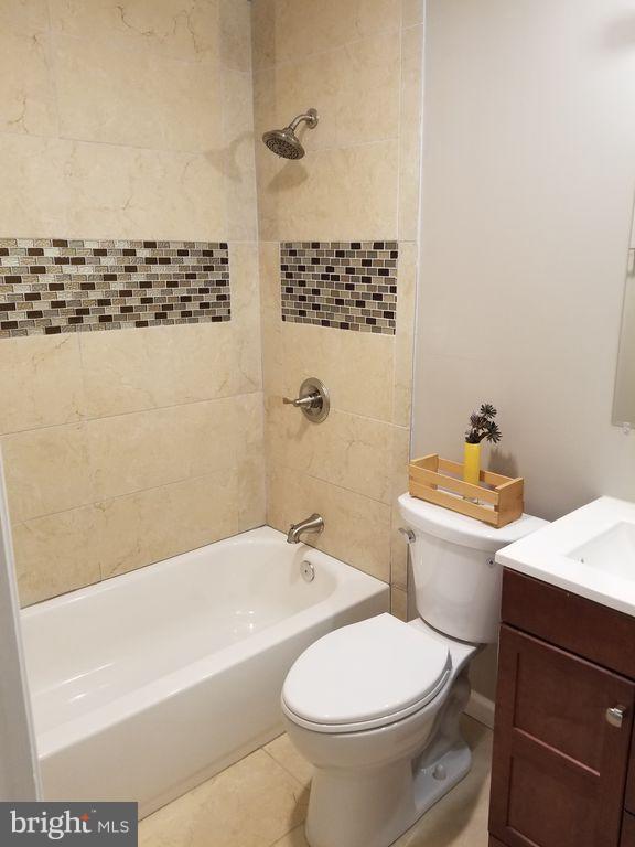 14403 Innsbruck Court, Unit 3V Silver Spring, MD 20906 - Photo 22 of 30 Upper Level Full Bath