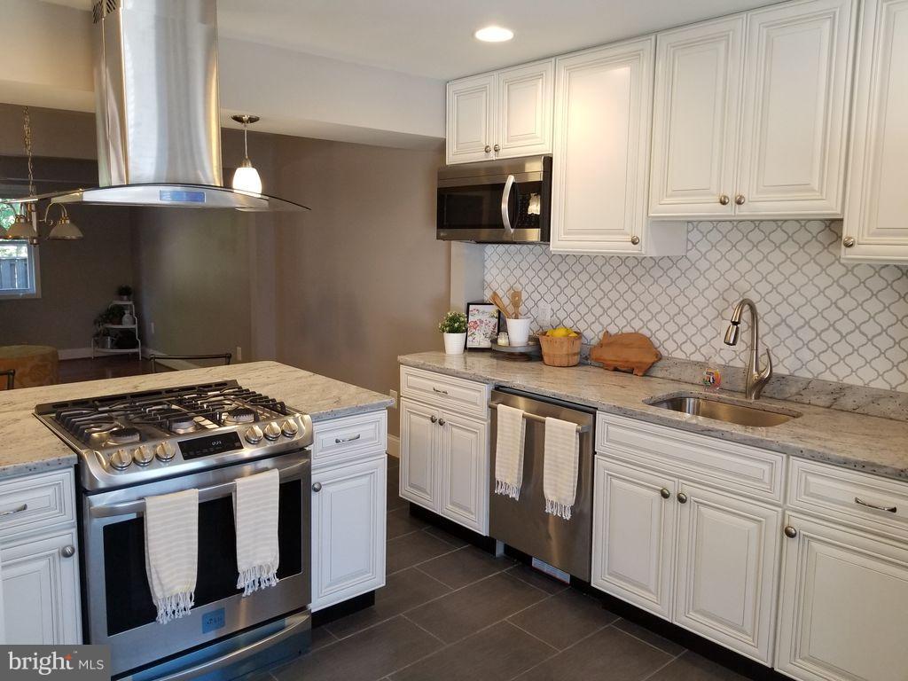14403 Innsbruck Court, Unit 3V Silver Spring, MD 20906 - Photo 5 of 30 Kitchen