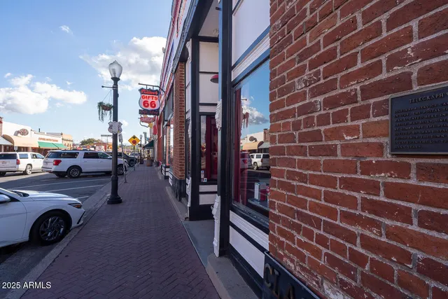 a view of empty room with window