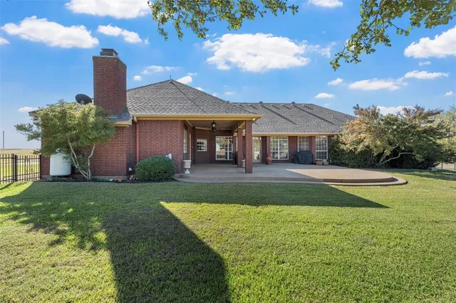 $799,900 | 188 Twin Bends Road, Crawford, TX 76638