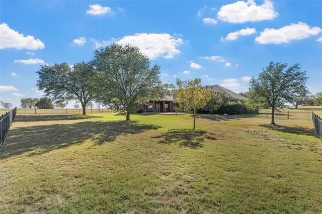 $799,900 | 188 Twin Bends Road, Crawford, TX 76638
