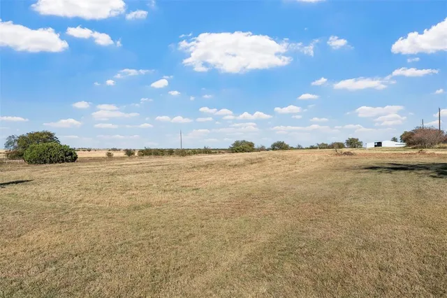 $799,900 | 188 Twin Bends Road, Crawford, TX 76638