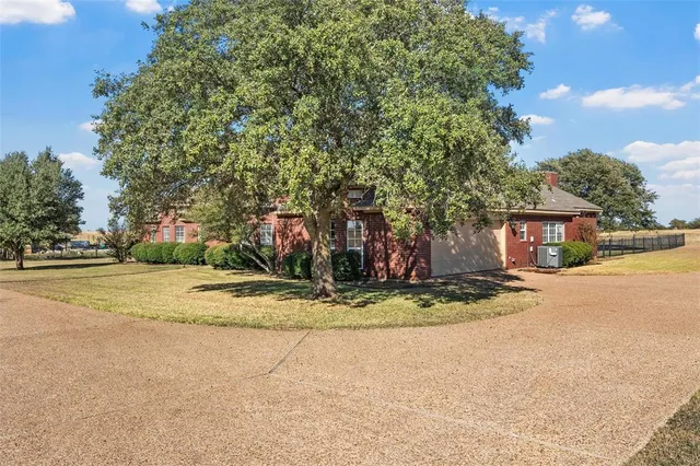 $799,900 | 188 Twin Bends Road, Crawford, TX 76638