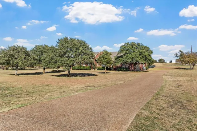 $799,900 | 188 Twin Bends Road, Crawford, TX 76638