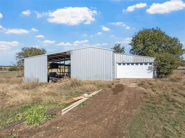 $799,900 | 188 Twin Bends Road, Crawford, TX 76638