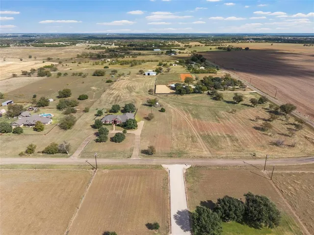 $799,900 | 188 Twin Bends Road, Crawford, TX 76638