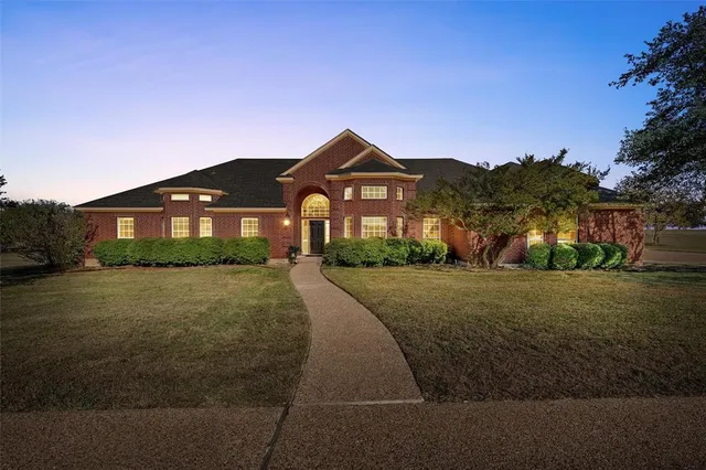 $799,900 | 188 Twin Bends Road, Crawford, TX 76638