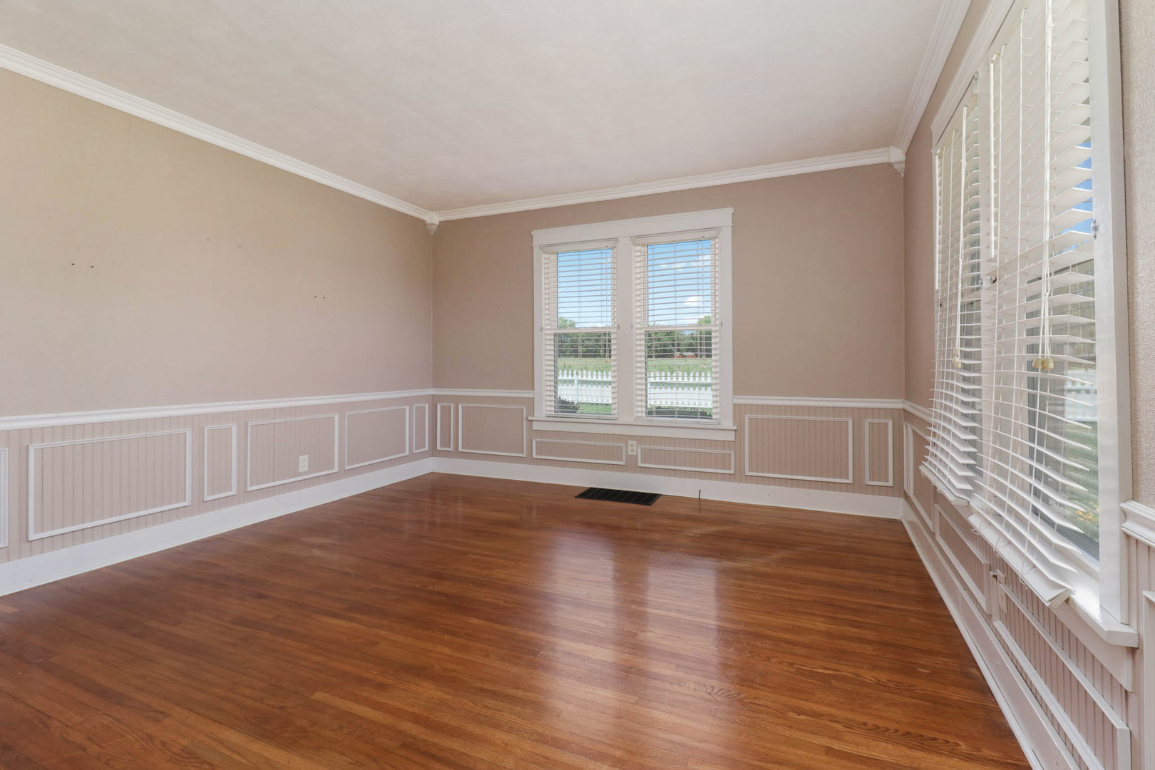 409 Woodrig Road Bloomington, IL 61704 - Photo 7 of 44