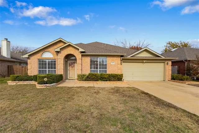 $2,350 | 1208 Darbytown Road, Grand Prairie, TX 75052
