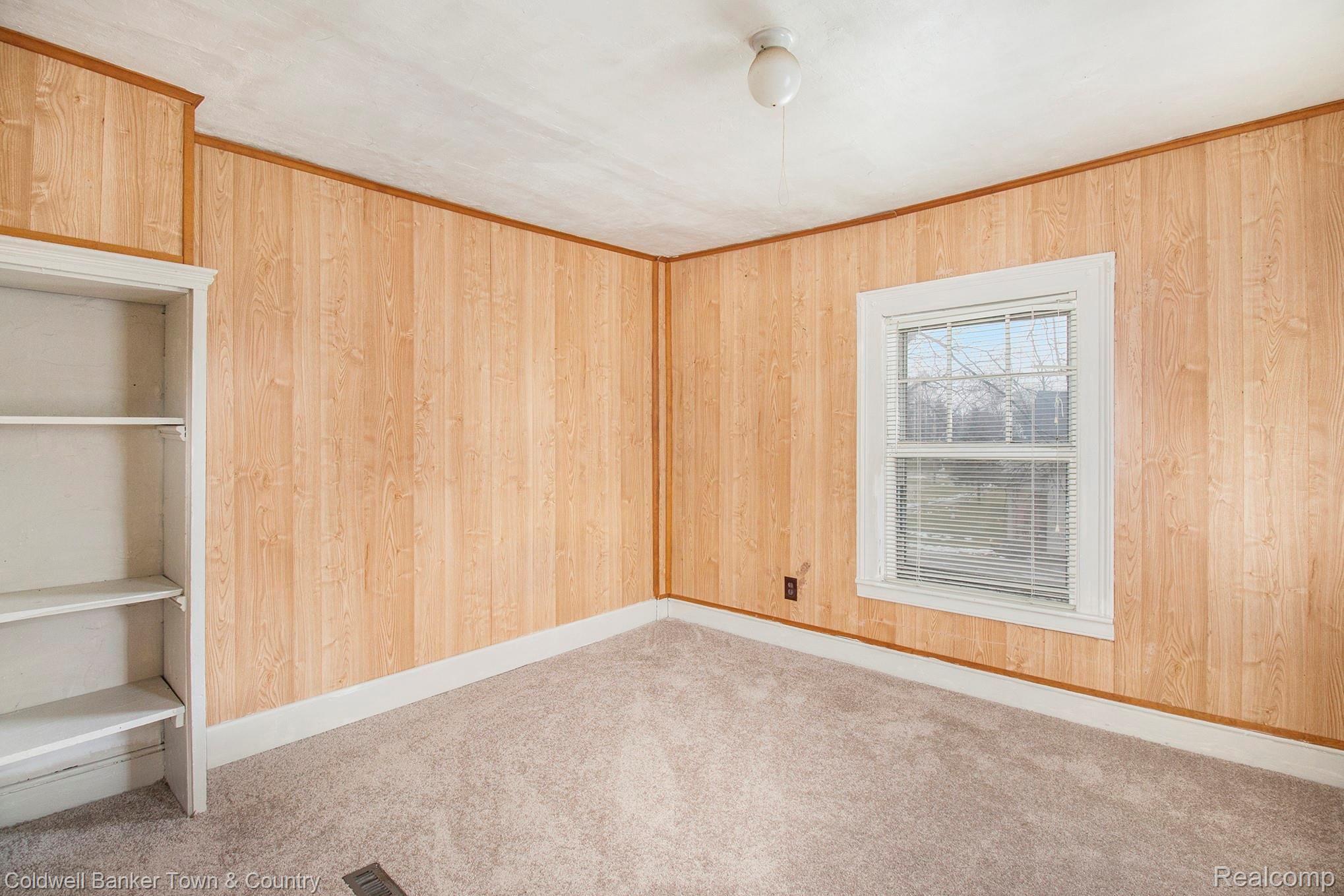 610 West Clinton Street Howell, MI 48843 - Photo 17 of 19 612 W Clinton Bedroom1