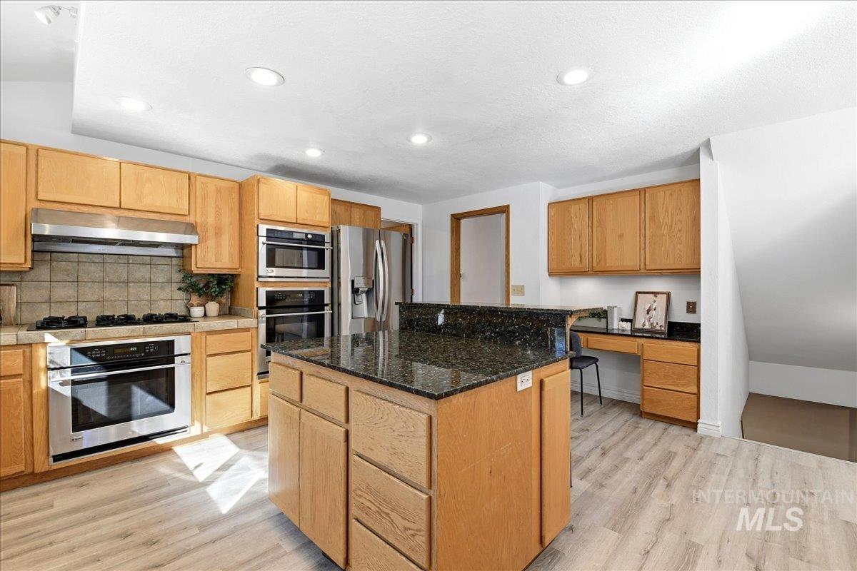 1894 South Stone Ridge Way Boise, ID 83712 - Photo 10 of 32