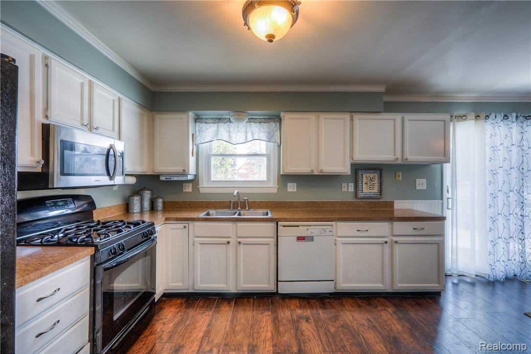 29296 Martindale Road New Hudson, MI 48165 - Photo 10 of 28 -9.jpg