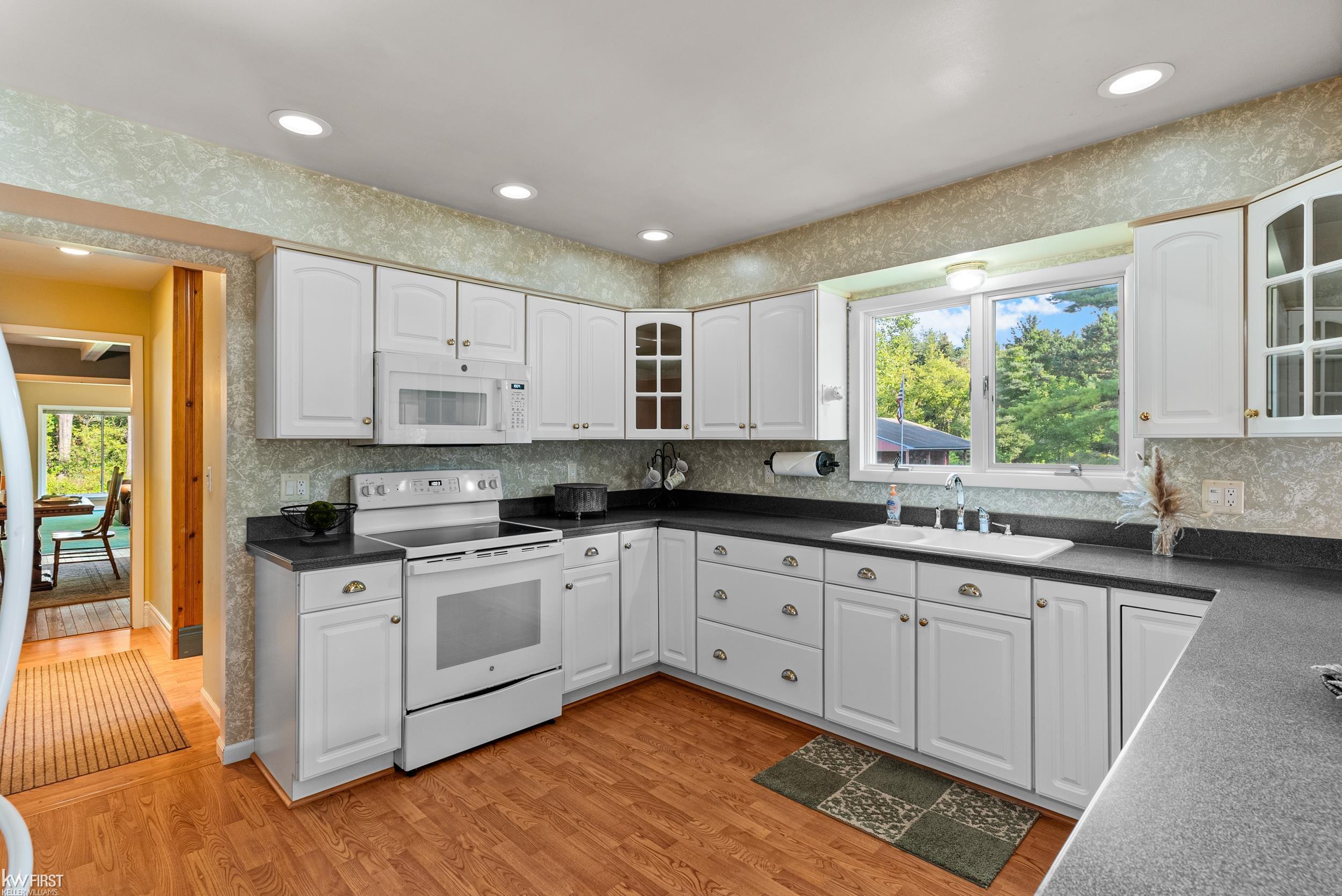 1061 Rose Center Road Fenton, MI 48430 - Photo 3 of 66