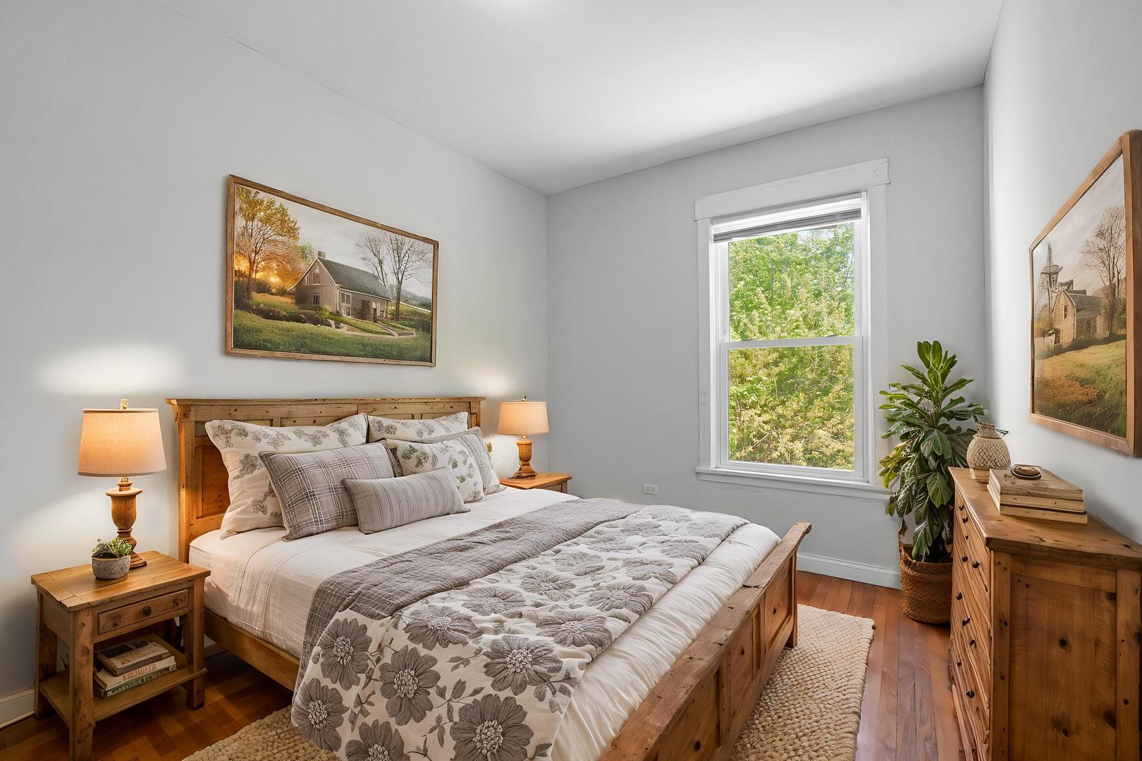 6409 South Champlain Avenue Chicago, IL 60637 - Photo 15 of 33 a bedroom with a bed and a flat screen tv