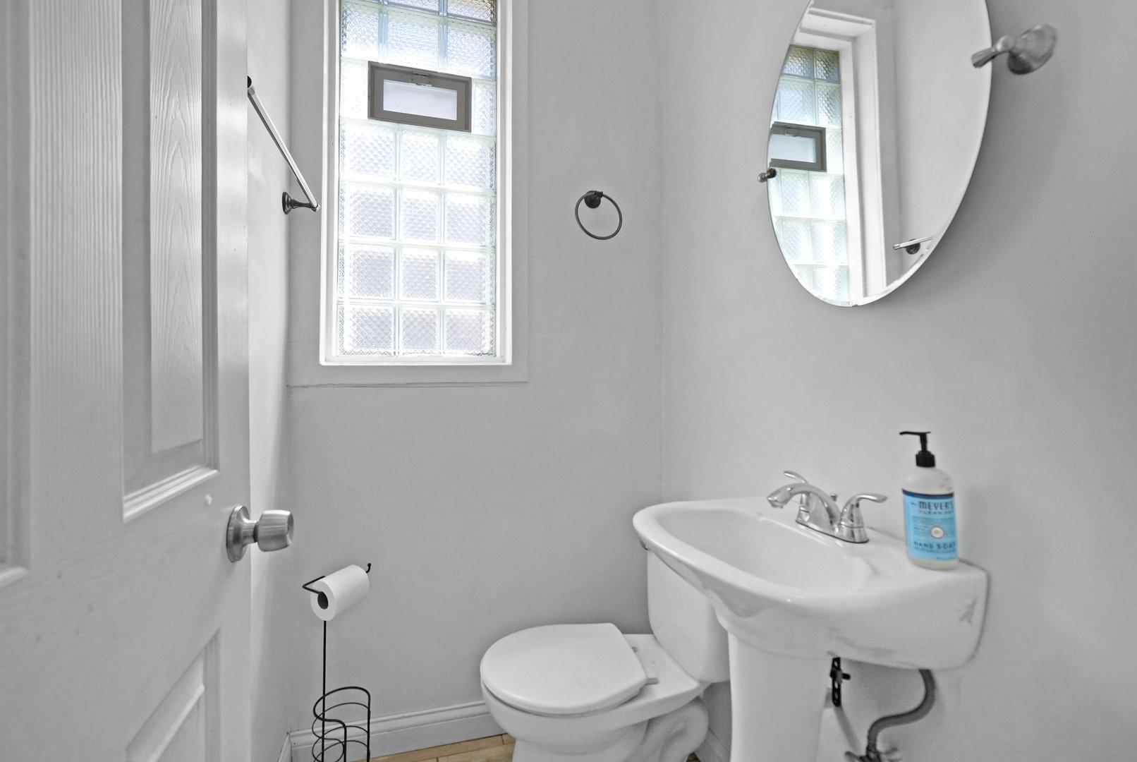 6409 South Champlain Avenue Chicago, IL 60637 - Photo 17 of 33 a bathroom with a sink a mirror a toilet and a window