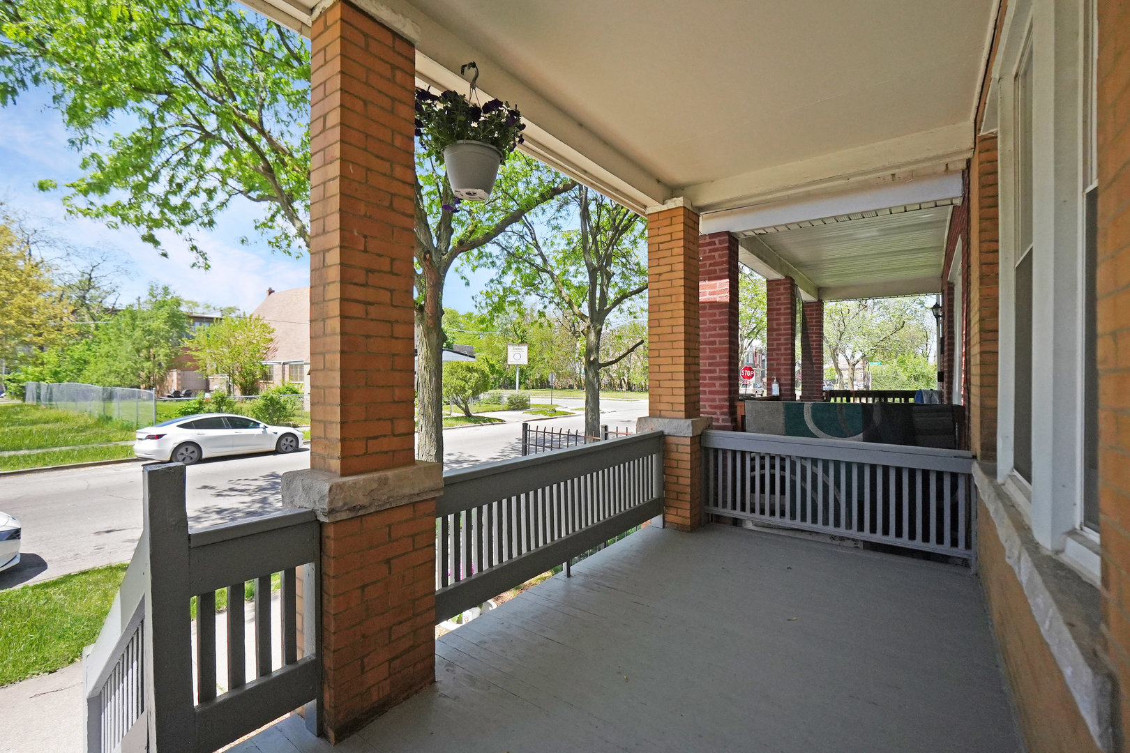 6409 South Champlain Avenue Chicago, IL 60637 - Photo 2 of 33 a view of balcony with furniture