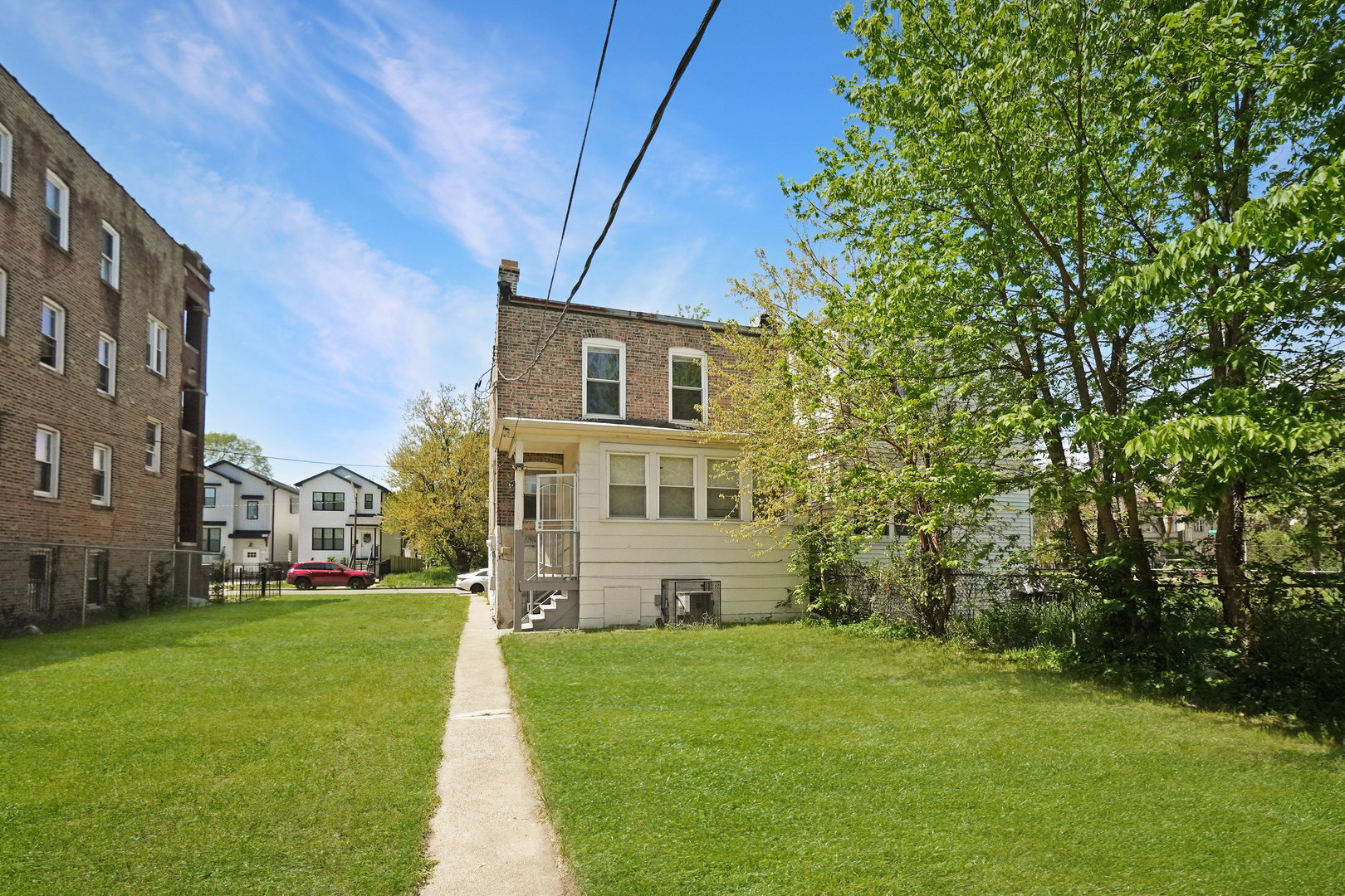 6409 South Champlain Avenue Chicago, IL 60637 - Photo 27 of 33 a view of a house with a back yard