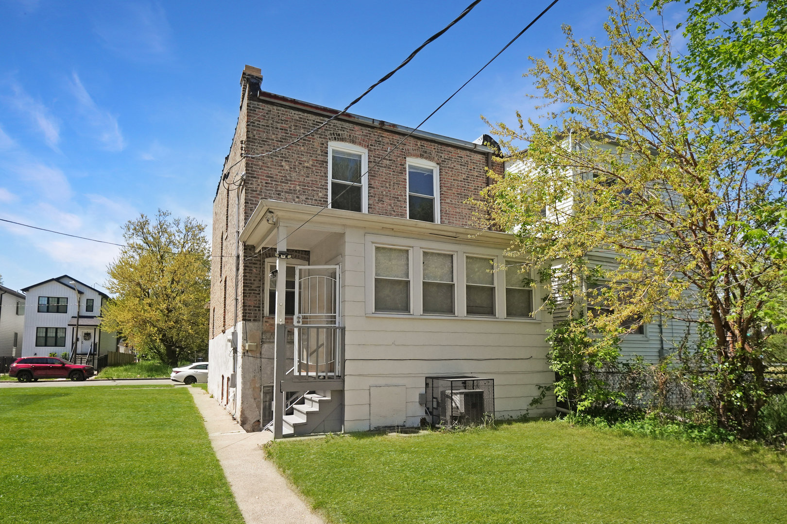 6409 South Champlain Avenue Chicago, IL 60637 - Photo 28 of 33 a view of a yard in front of a house