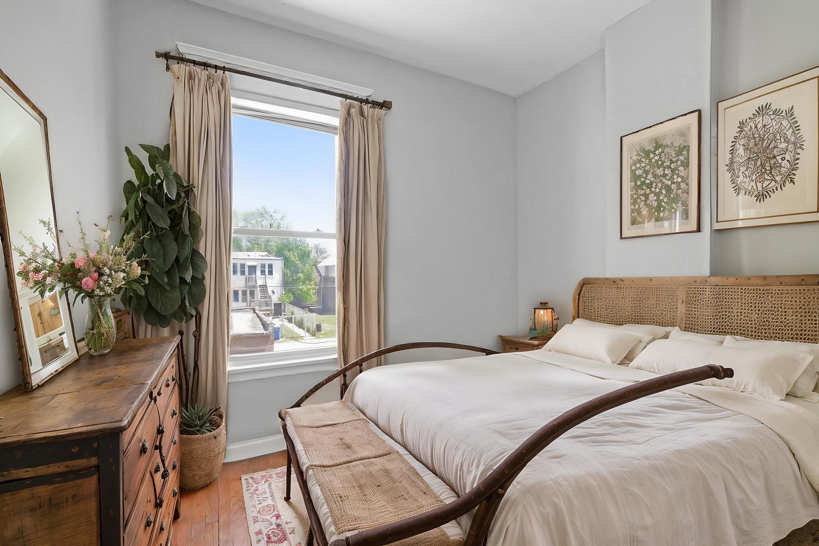 6409 South Champlain Avenue Chicago, IL 60637 - Photo 10 of 33 a bedroom with a bed and a potted plant