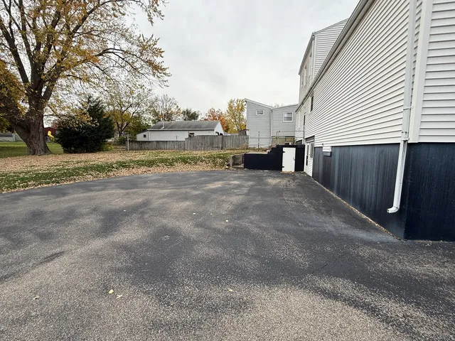 $155,000 | 909 North Hennepin Avenue, Dixon, IL 61021