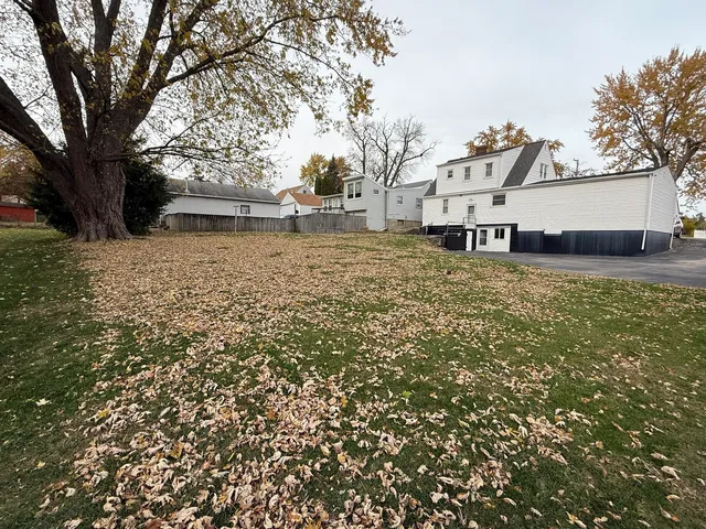 $155,000 | 909 North Hennepin Avenue, Dixon, IL 61021