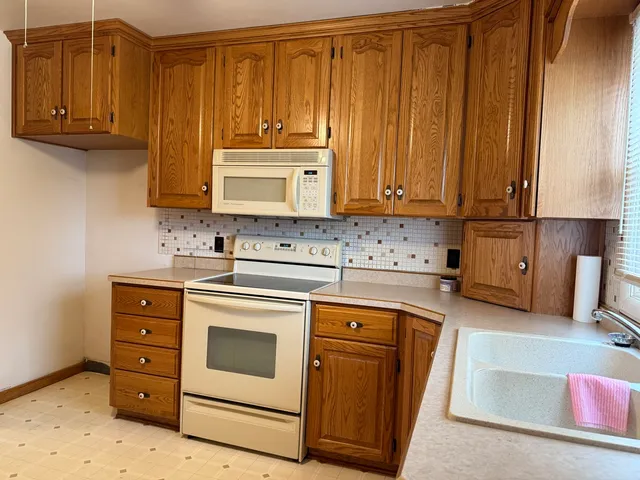 $155,000 | 909 North Hennepin Avenue, Dixon, IL 61021