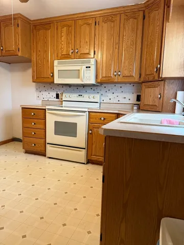 $155,000 | 909 North Hennepin Avenue, Dixon, IL 61021