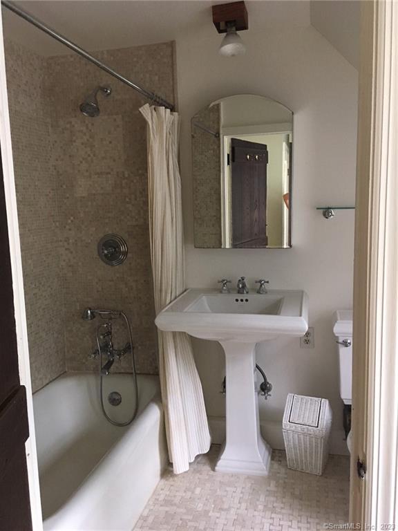 178 Ferris Hill Road New Canaan, CT 06840 - Photo 16 of 19 a bathroom with a tub sink and mirror