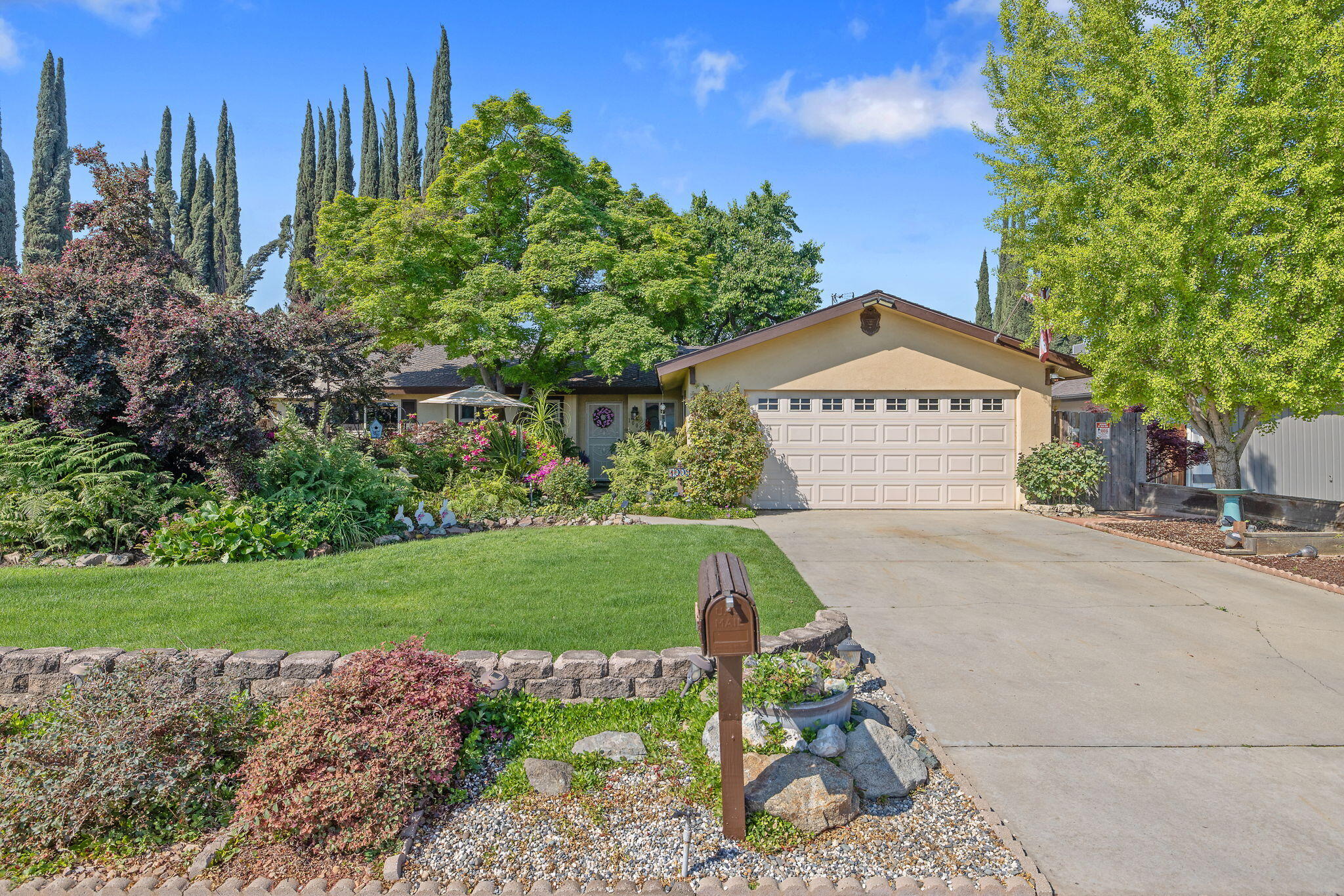 1009 South Rova Court Visalia, CA 93277 - Photo 1 of 57