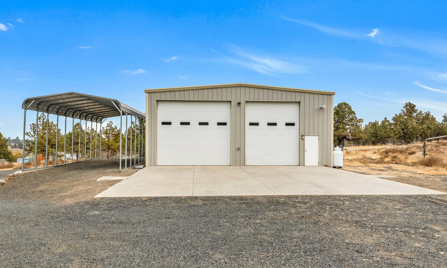 21305 Southwest Gift Road Bend, OR 97703 - Photo 40 of 46 2000 sq ft Shop w/ 3 Doors