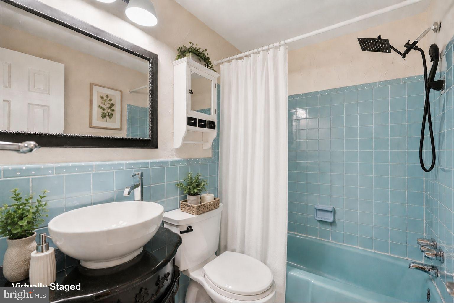 8406 Geneva Mason Road Potomac, MD 20854 - Photo 18 of 20 Hall Bath