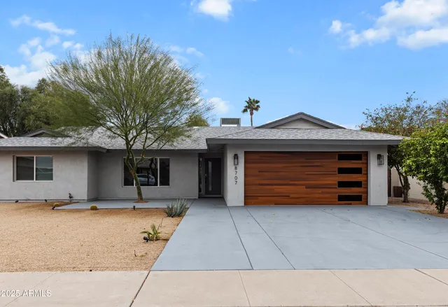 $1,099,000 | 8707 East Clarendon Avenue, Scottsdale, AZ 85251