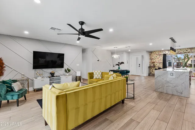 $1,099,000 | 8707 East Clarendon Avenue, Scottsdale, AZ 85251