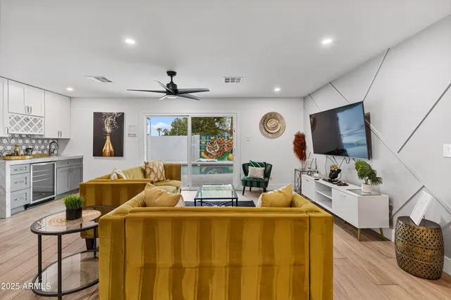 $1,099,000 | 8707 East Clarendon Avenue, Scottsdale, AZ 85251