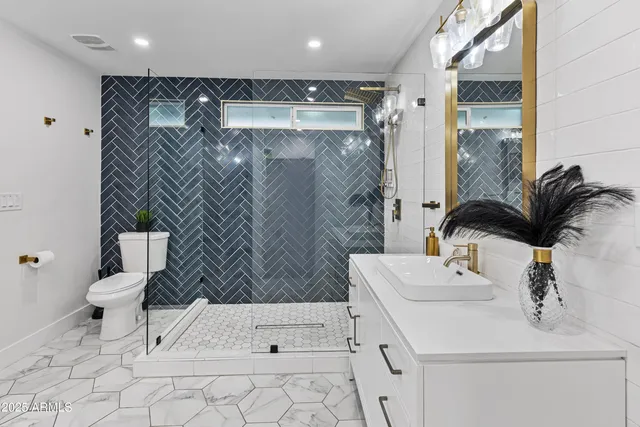 $1,099,000 | 8707 East Clarendon Avenue, Scottsdale, AZ 85251