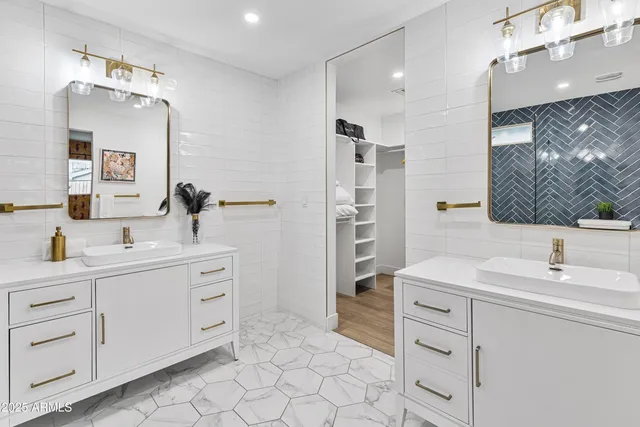 $1,099,000 | 8707 East Clarendon Avenue, Scottsdale, AZ 85251