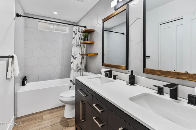 $1,099,000 | 8707 East Clarendon Avenue, Scottsdale, AZ 85251