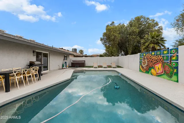 $1,099,000 | 8707 East Clarendon Avenue, Scottsdale, AZ 85251