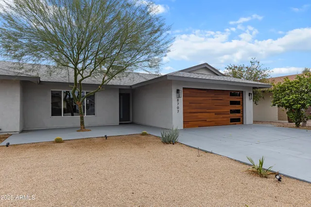 $1,099,000 | 8707 East Clarendon Avenue, Scottsdale, AZ 85251