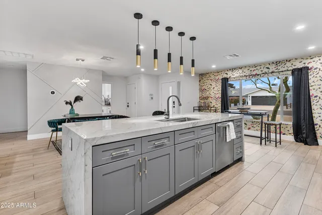 $1,099,000 | 8707 East Clarendon Avenue, Scottsdale, AZ 85251