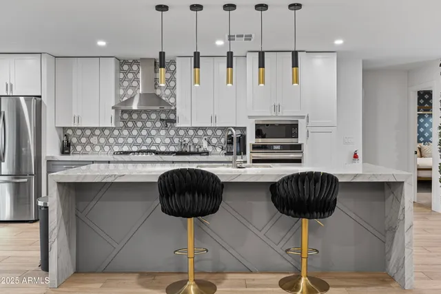 $1,099,000 | 8707 East Clarendon Avenue, Scottsdale, AZ 85251