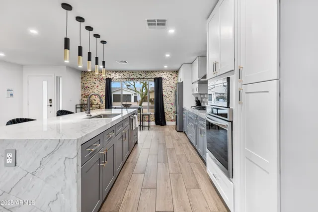 $1,099,000 | 8707 East Clarendon Avenue, Scottsdale, AZ 85251