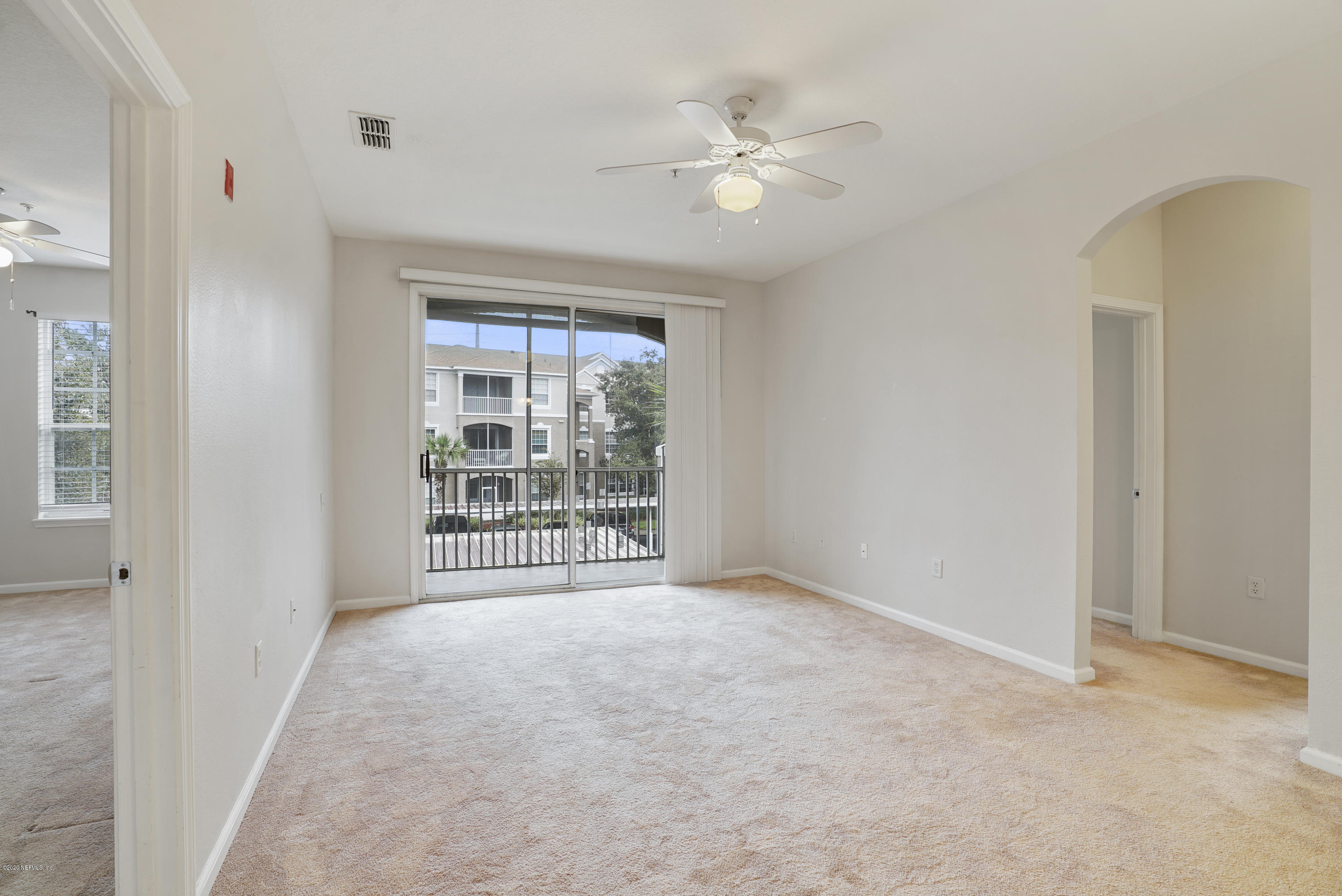 10550 Baymeadows Road, Unit 821 Jacksonville, FL 32256 - Photo 12 of 31 High Ceilings