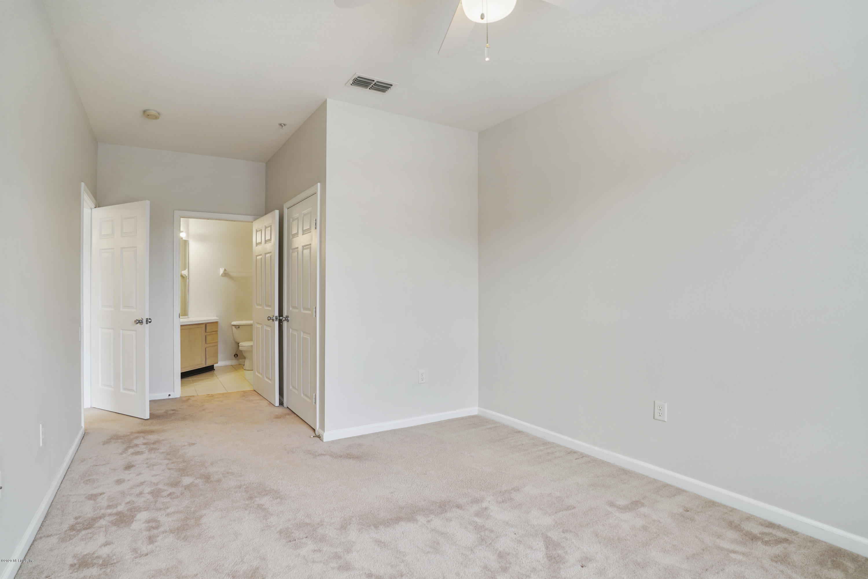 10550 Baymeadows Road, Unit 821 Jacksonville, FL 32256 - Photo 17 of 31 Master Suite