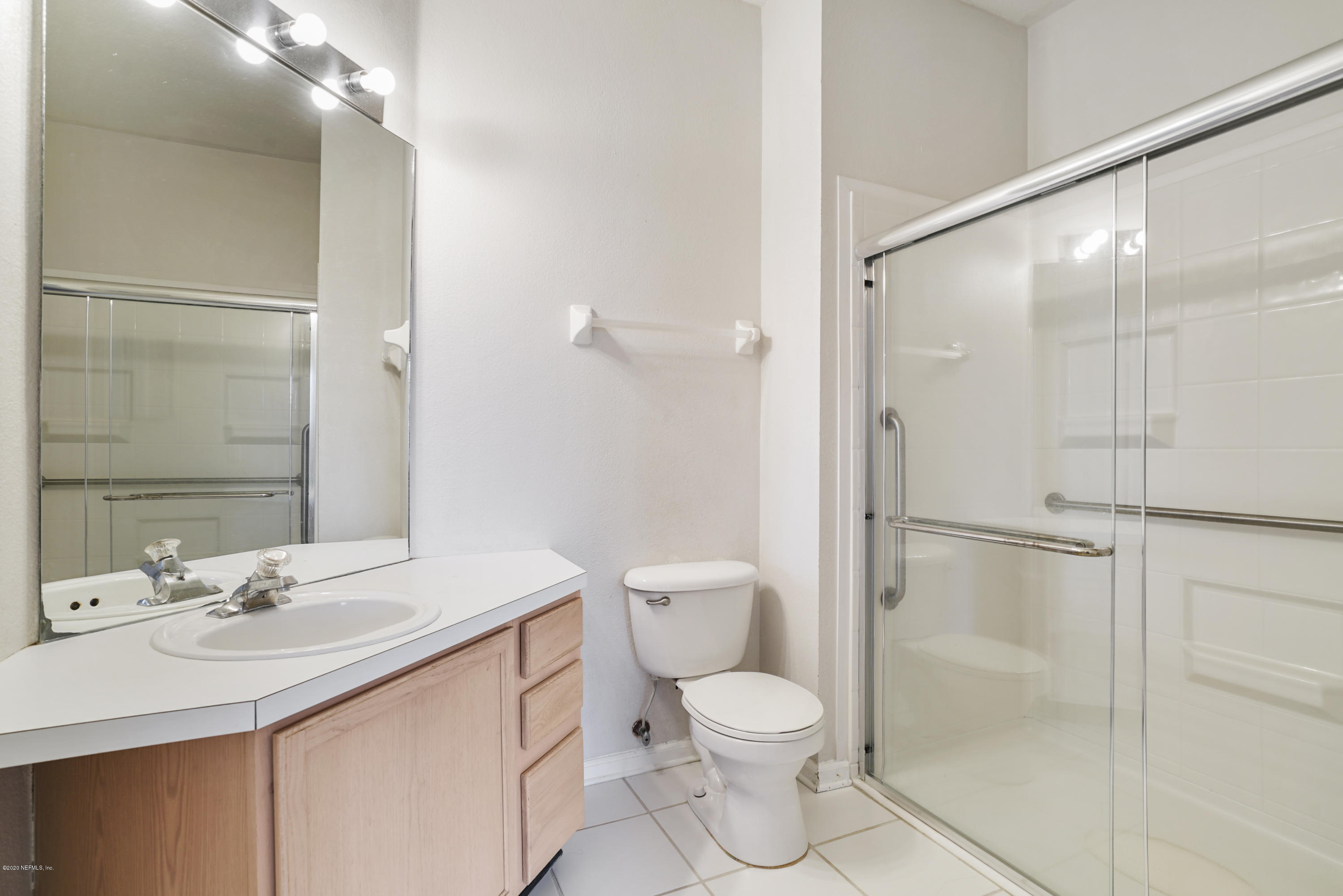 10550 Baymeadows Road, Unit 821 Jacksonville, FL 32256 - Photo 18 of 31 Spacious Master Bath