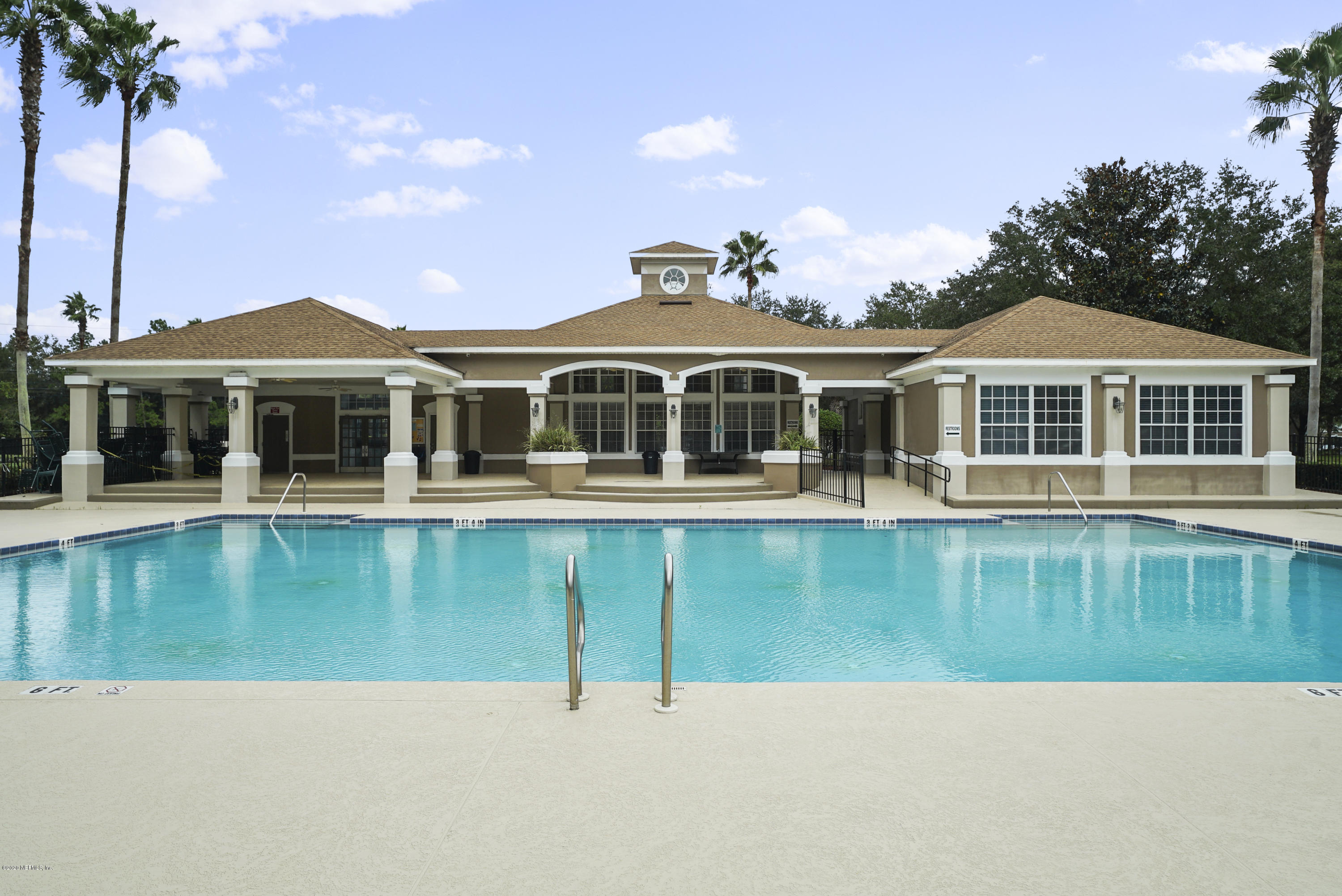 10550 Baymeadows Road, Unit 821 Jacksonville, FL 32256 - Photo 3 of 31 Community Pool and Clubhouse