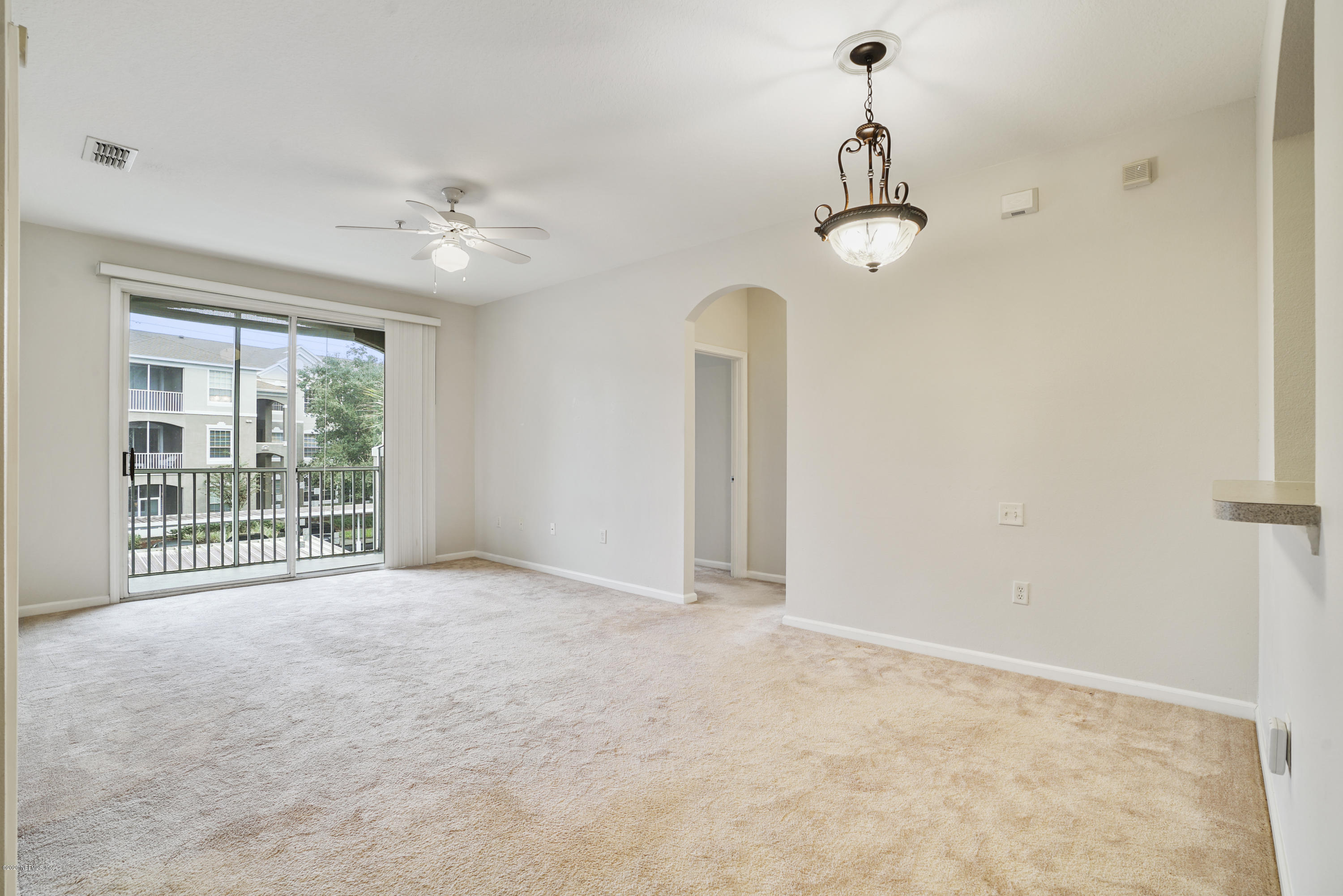 10550 Baymeadows Road, Unit 821 Jacksonville, FL 32256 - Photo 4 of 31 Dining and Family Room