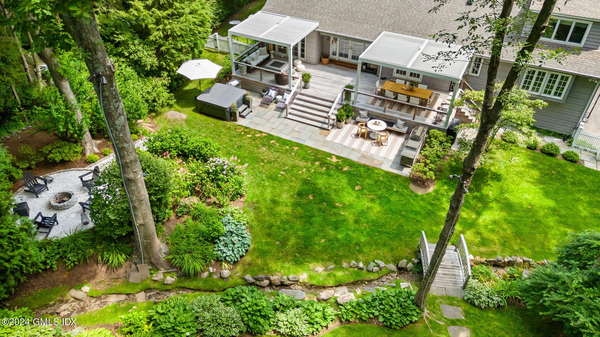 48 Glenville Road Greenwich, CT 06831 - Photo 59 of 62 an aerial view of multiple houses with yard