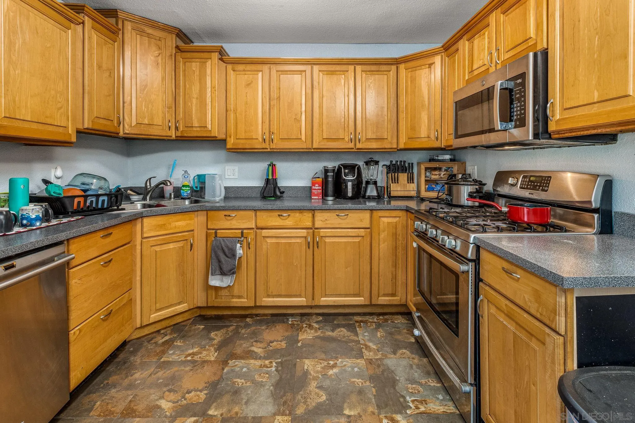 8631 Spring Vista Way Spring Valley, CA 91977 - Photo 6 of 21 Gallery Image 6