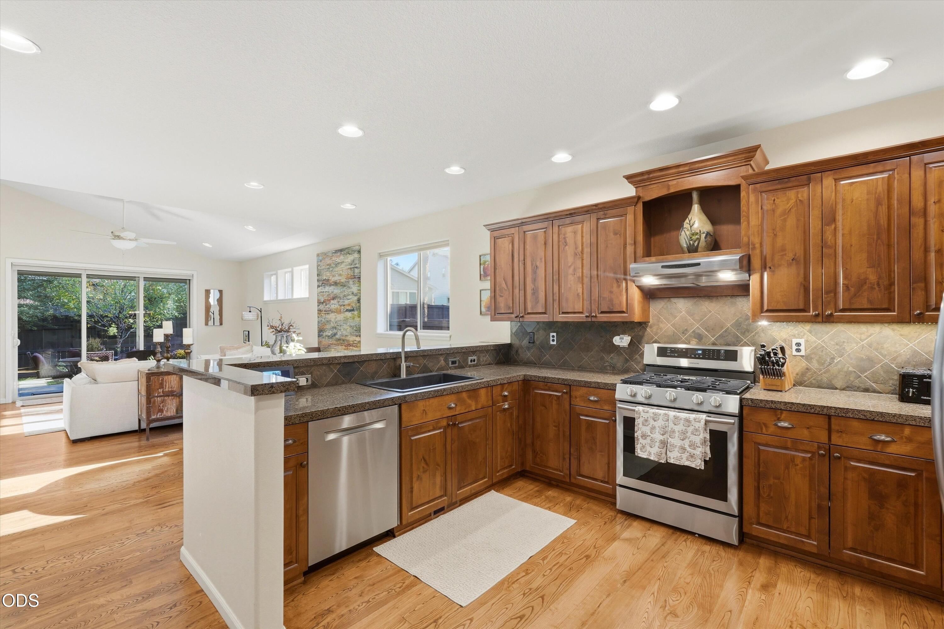 60349 Sage Stone Loop Bend, OR 97702 - Photo 10 of 62 Gallery Image 10
